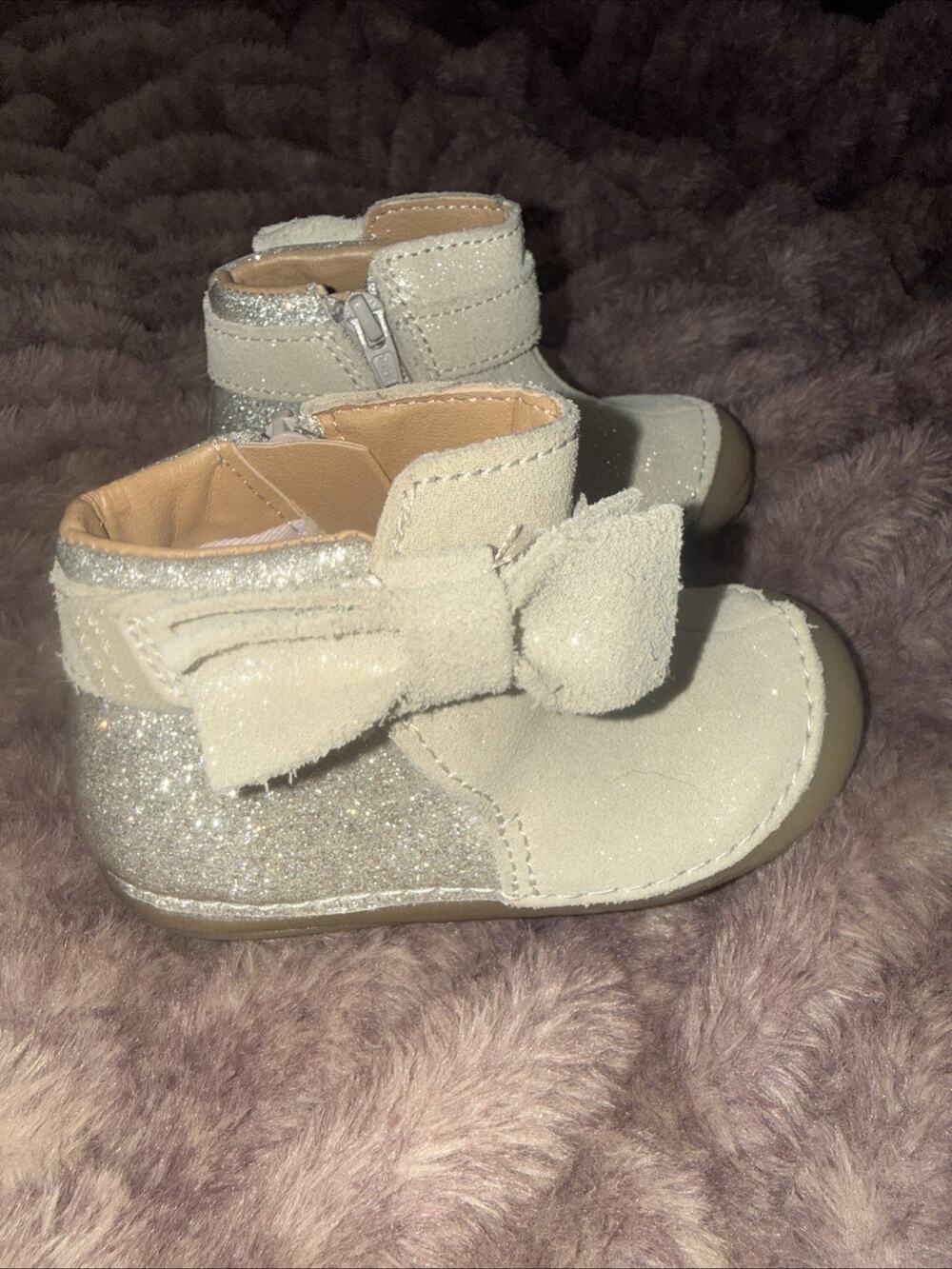 Stride Rite Infant Glitter Zip Boot Beige size 6 Mos